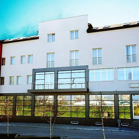 Garni Hotel Crystal Ice นิส ภายนอก รูปภาพ