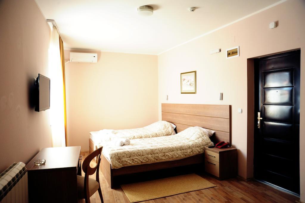 Garni Hotel Crystal Ice นิส ห้อง รูปภาพ