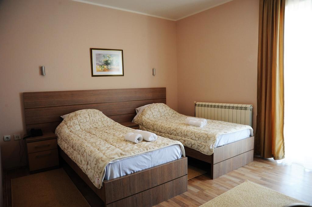Garni Hotel Crystal Ice นิส ภายนอก รูปภาพ