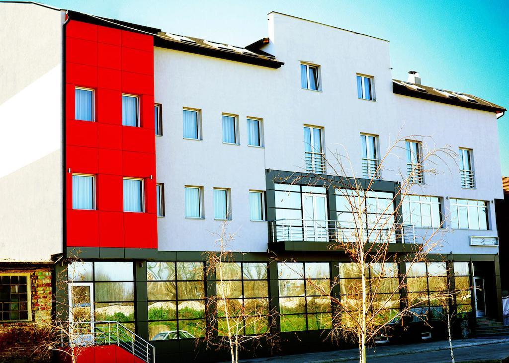 Garni Hotel Crystal Ice นิส ภายนอก รูปภาพ