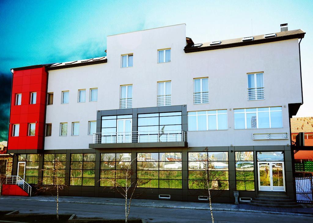 Garni Hotel Crystal Ice นิส ภายนอก รูปภาพ