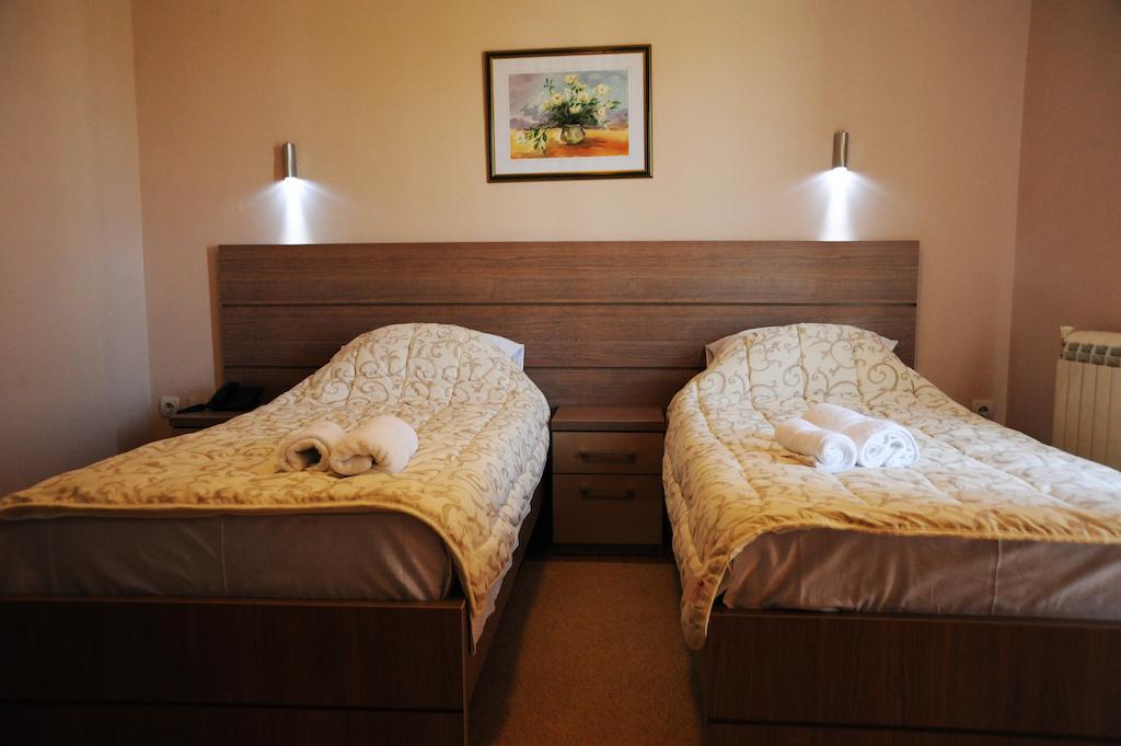 Garni Hotel Crystal Ice นิส ห้อง รูปภาพ